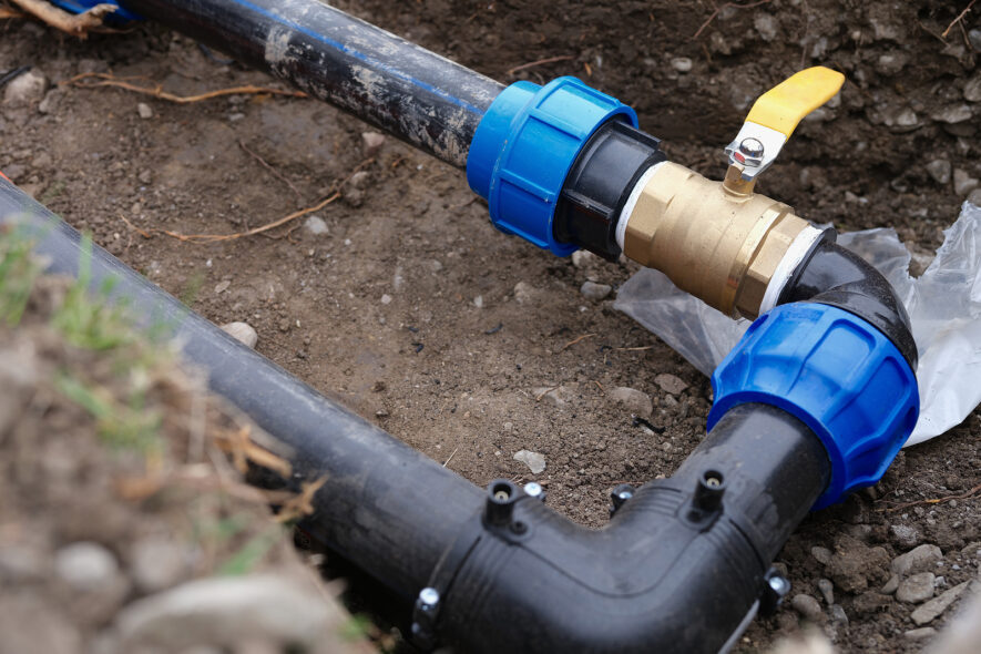 Why Outdoor Plumbing Noise Often Indicates Internal Pipe Movement